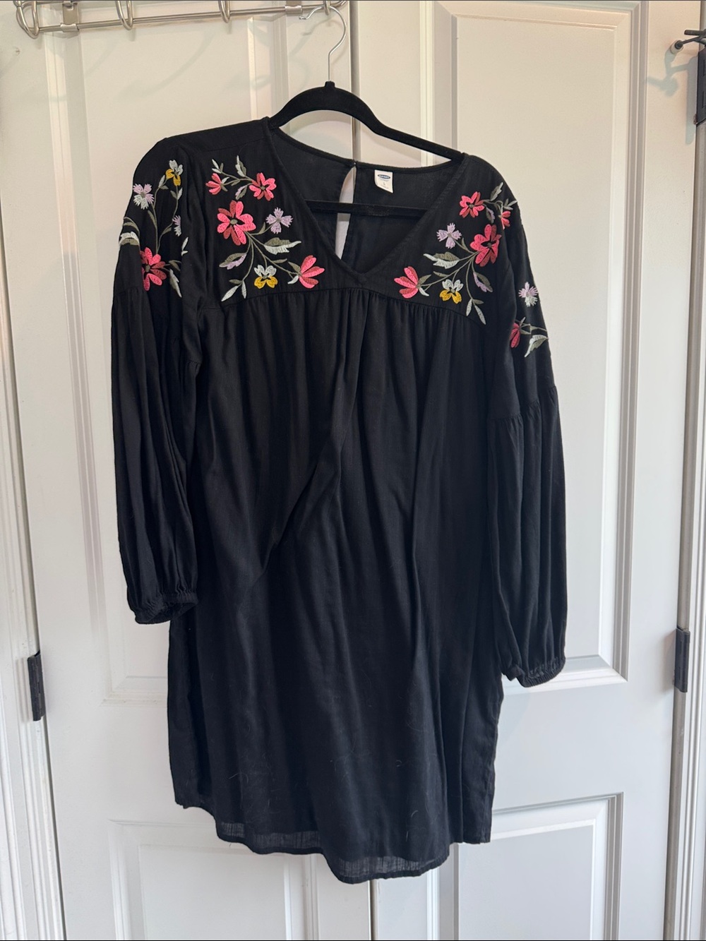 Old Navy Black Long-Sleeve Floral Embroidered Tunic